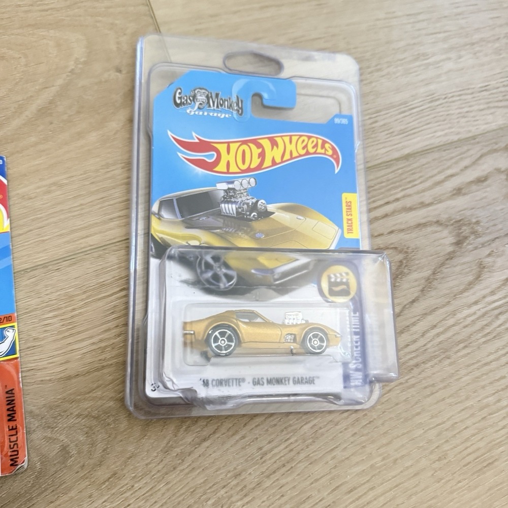 Hot Wheels '68 Corvette Gas Monkey Garage Gold Midas Monkey Screen Time Carded - Picture 5 of 6